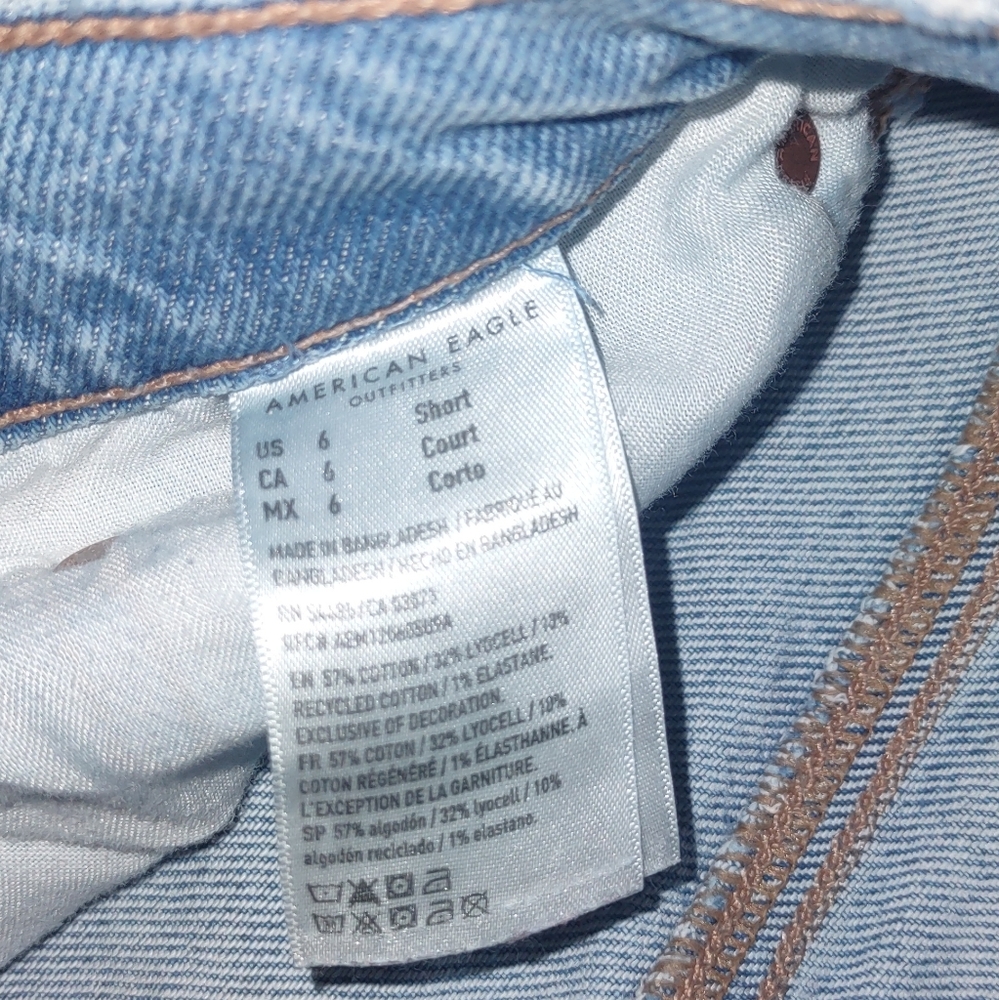 American Eagle Ripped Jeans - Picture 3 of 9